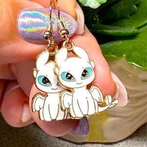 🐉2/22 How to train your dragon earrings with FRENCH hook/white fury